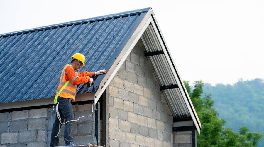 Professional Flat Roofing Installation in Lancing, TN